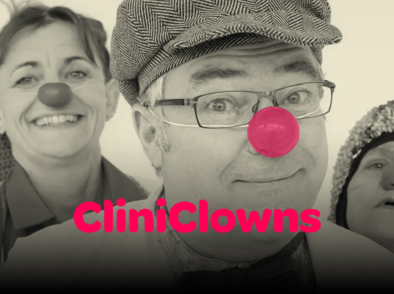 Clliniclowns mit roter Nase darüber Text 